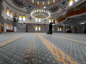 Körfez’de Ramazan Mesaisi Başladı: Camilerde Hijyen Seferberliği