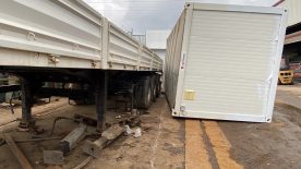 Kocaeli’de Sanayi Sitesinde Korkutan Kaza: Konteyner ile Dorse Arasında Sıkışan İşçi Yaralandı