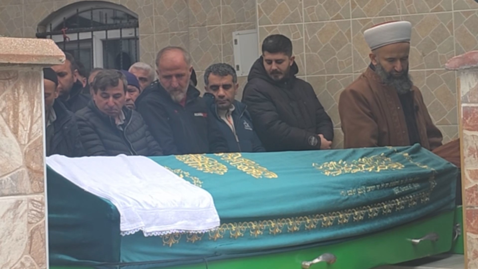 Ankara’daki Vahşetin Ardından Anne ve Oğul Gebze’de Toprağa Verildi