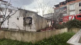 Gebze’de Metruk Ev Alevlere Teslim Oldu: Mahallede Yangın Paniği