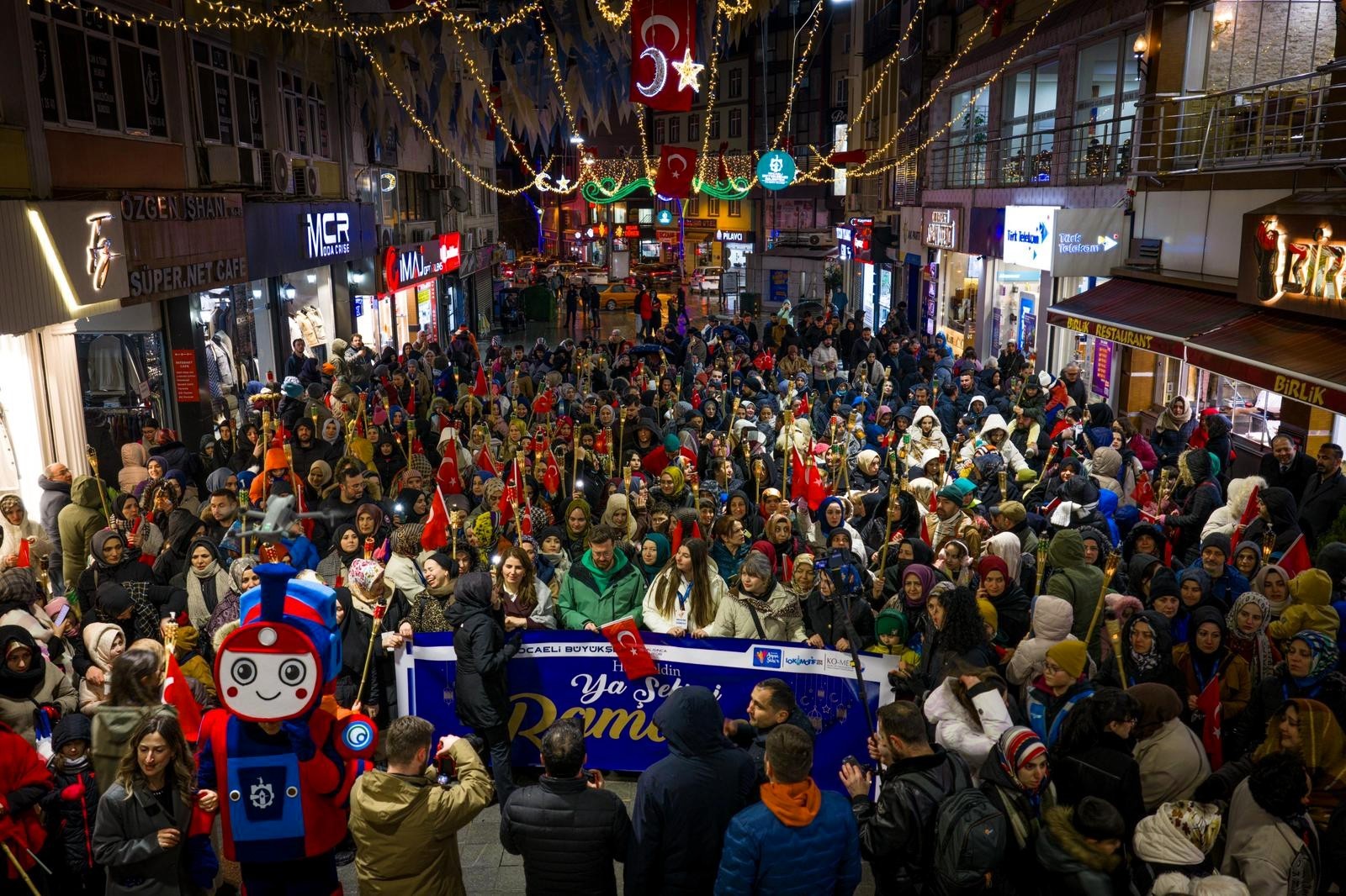 Gebze’de Ramazan Coşkusu: Fener Alayı ile Tarihi Yürüyüş