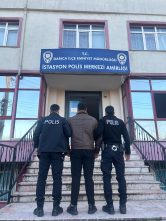 Darıca’da Bıçaklı ve Sopalı Kavga: Husumetlisini Yaralayan Şahıs Tutuklandı