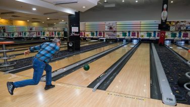 Kuşaklar Bowling Pistinde Buluştu: Geçmişin ve Geleceğin Gençleri Yarıştı