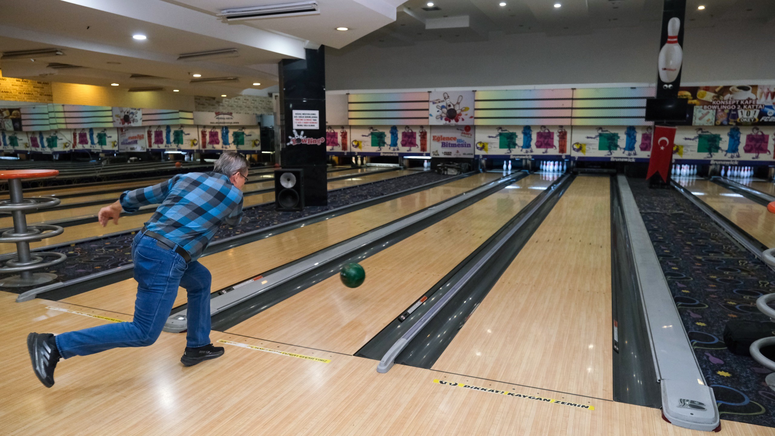 Kuşaklar Bowling Pistinde Buluştu: Geçmişin ve Geleceğin Gençleri Yarıştı