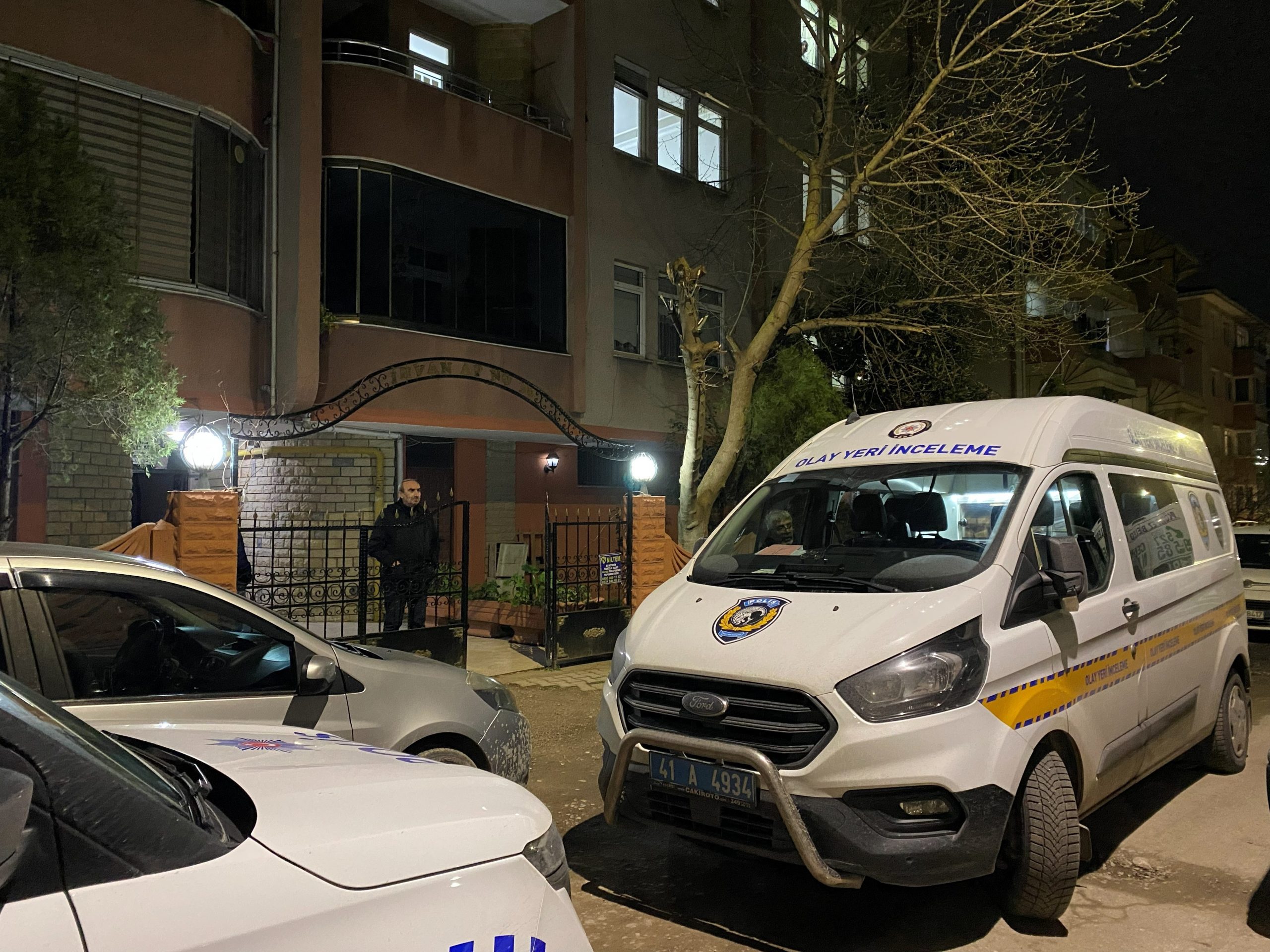 Körfez’de Şüpheli Ölüm: Mutfakta Kanlar İçinde Bulunan Kadının Boğazı Kesilmiş