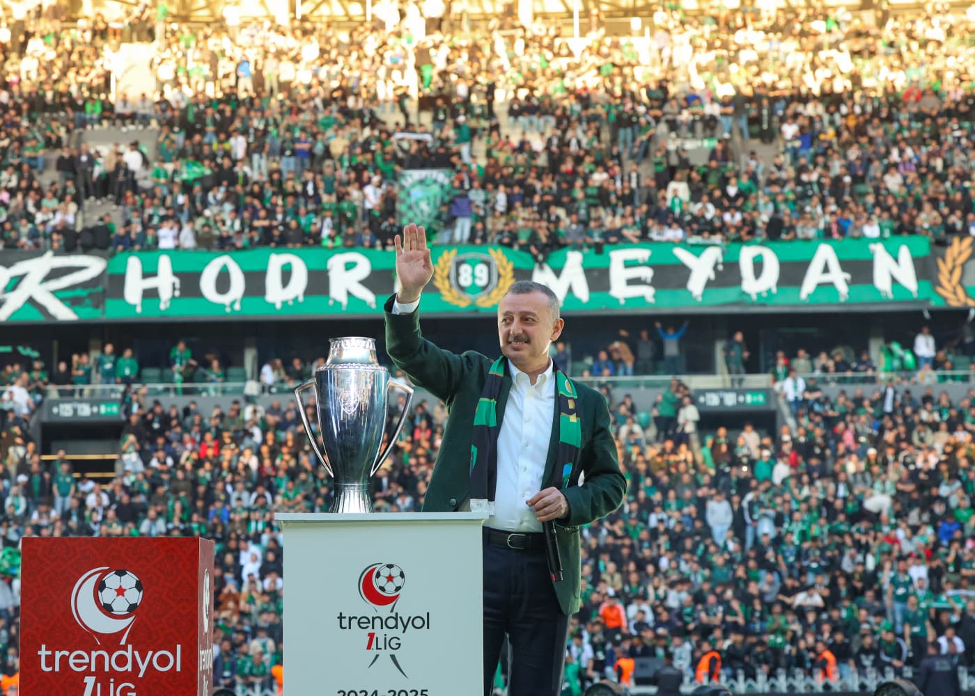 Başkan Büyükakın’dan 3 Puana 3’lü Kutlama: “Tebrikler Kocaelispor!”