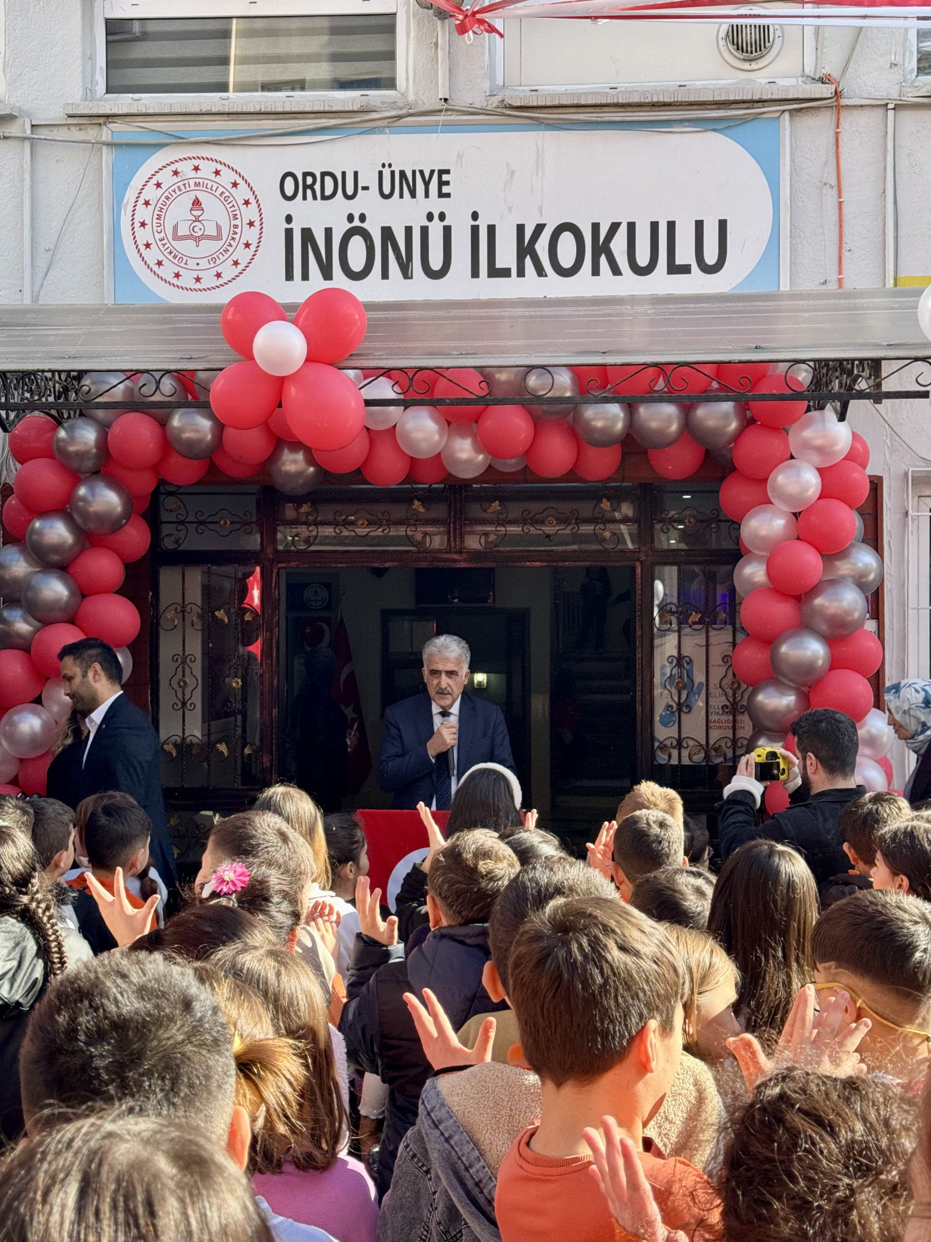 OYAK Çimento’dan Ünye’ye Gönüllü Dokunuş: İnönü İlkokulu Yeni Spor Alanına Kavuştu