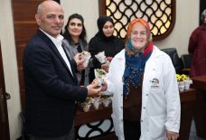 Körfez’de 8 Mart Mesaisi Çiçeklerle Başladı: “Kadın Eli Değen Her Yer Güzelleşir”