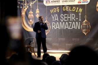 Körfez’de Maneviyat Dolu Akşam: Dursun Ali Erzincanlı Gönüllere Dokundu