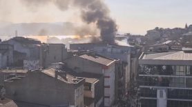 İzmit Merkezde Yangın Panigi: İş Merkezinin Deposu Alevlere Teslim Oldu