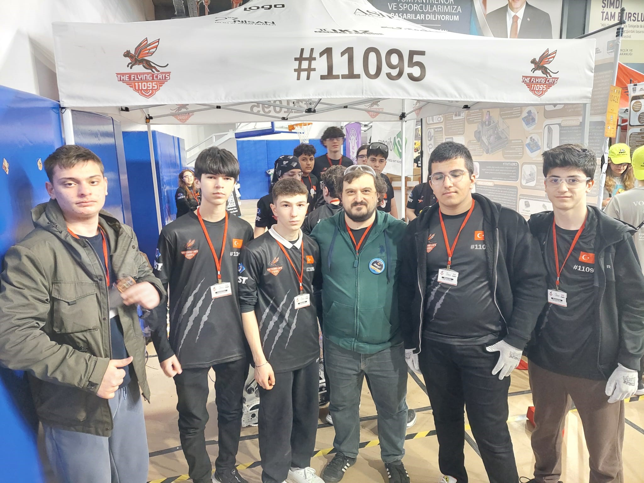 Gebze’nin Genç Mucitleri FRC Sahnesinde: Wolfs ve Flying Cats “Gigafiber” Hızıyla Yarışıyor