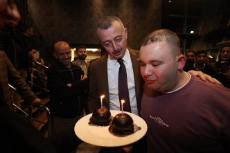 Özel Arif’e En Anlamlı Hediye: İftar Sofrasında Doğum Günü Sürprizi