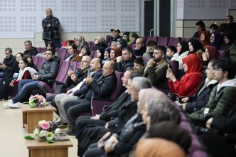 Kartepe’de Şehitler Şiirlerle Anıldı: Dursun Ali Erzincanlı Gönülleri Fethetti