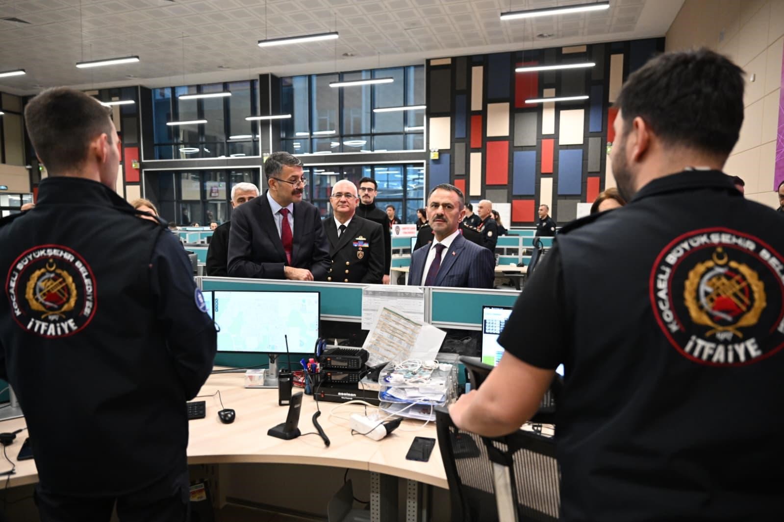 İçişleri Bakan Yardımcısı Çelik’ten Kocaeli’de Bayram Mesaisi Yapan Personele Moral Ziyareti