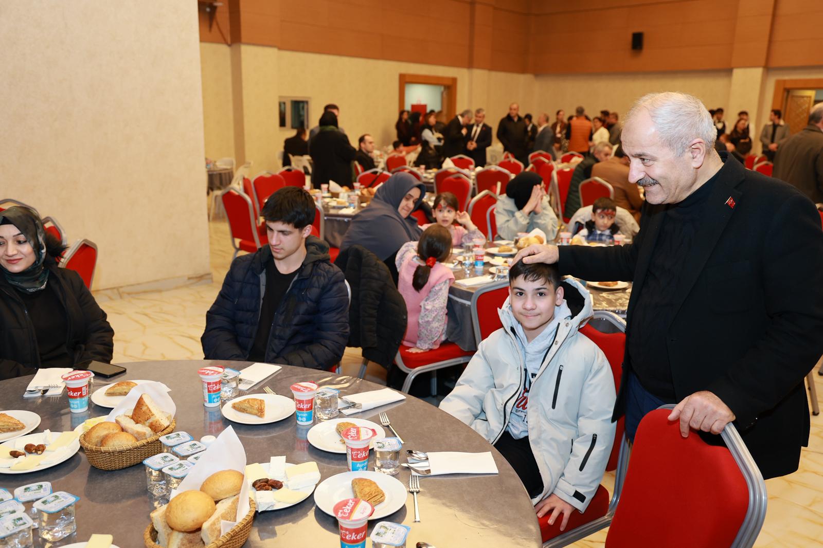 Gebze’de Gönül Sofrası: Yetim ve Öksüz Çocuklar İftarda Buluştu
